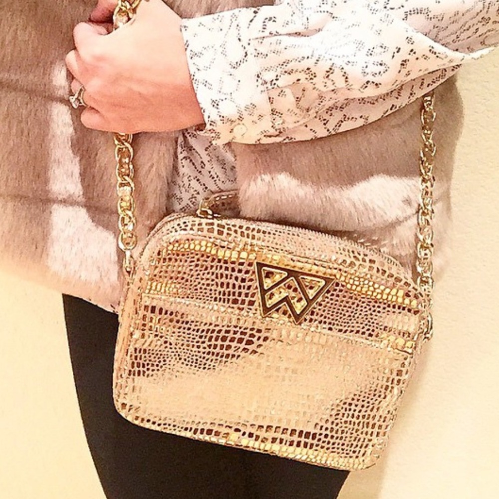 Sold! Kelly Wynne mingle mingle mini
